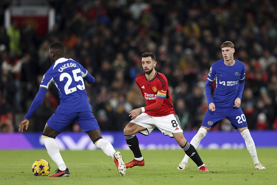 米兰网址-包含切尔西迎葡超关键赛，今晚扳平良机，赛场秩序良好，控场能力受关注的词条