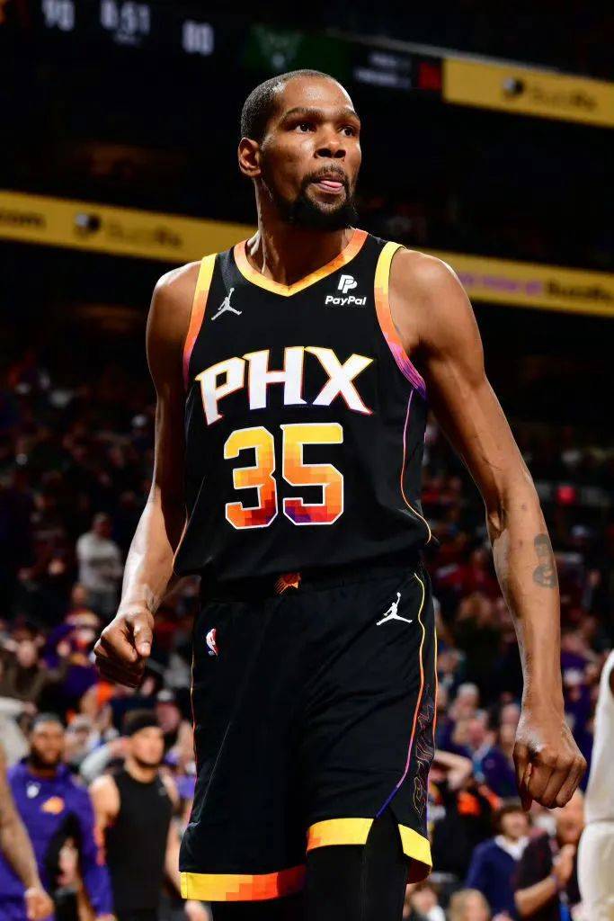 米兰体育app-这也行？巴塞罗那围绕中超造点机会杜兰特在SKT比赛中精彩发挥，赛前密尔沃基雄鹿调整名单以备中超 